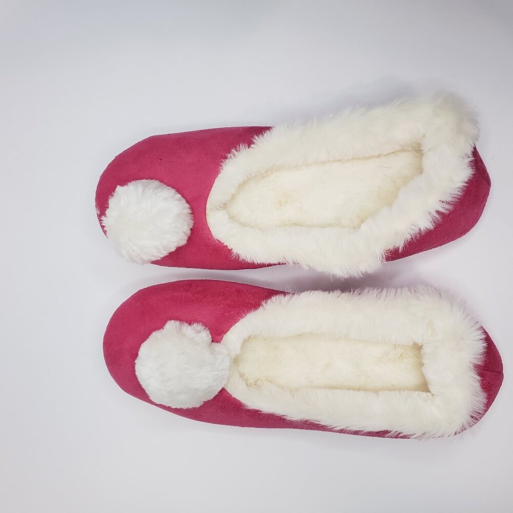 Woman's Pink slippers with white faux fur inside Size 9